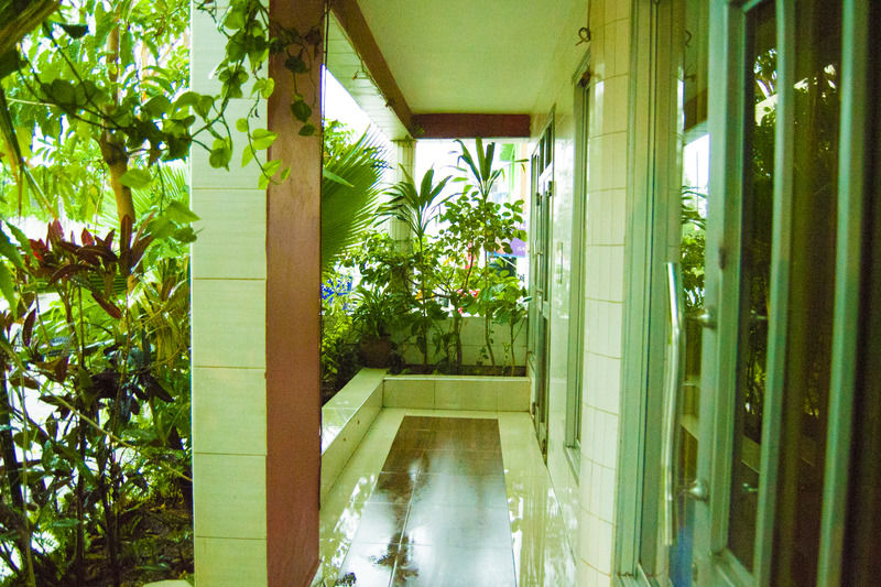 Royal City Dubai Complex Kisumu Exterior foto